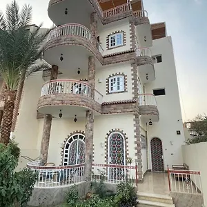 Full Moon House Apartment