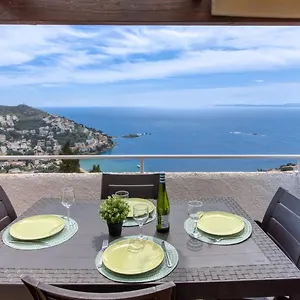 villa-buraux.catalonia-hotels.com/