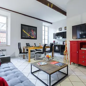 Ste Reparate F4 Moderne, Design, Place Rossetti, Heart Old Town Appartement